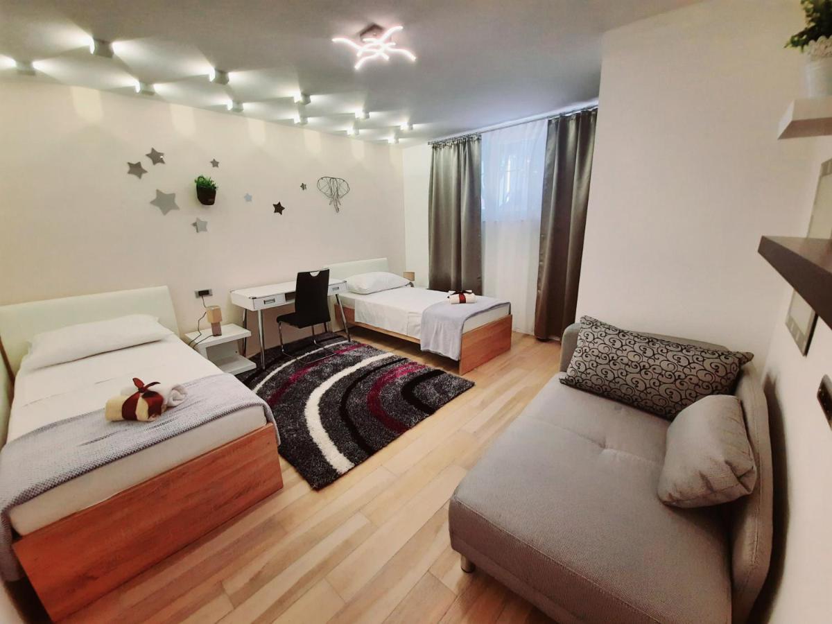 Split Symphony Garden: Modern, New Apartment Exteriér fotografie